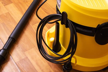 BELARUS, NOVOPOLOTSK - 30 MAYIS, 2021: Sarı elektrikli süpürge karcher