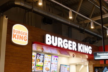 BELARUS, NOVOPOLOTSK - 02 JULE, 2021: Burger King işareti