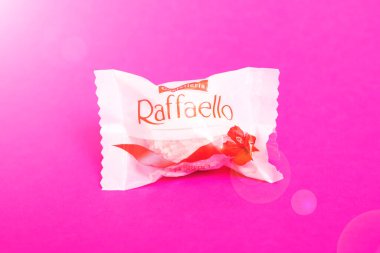BELARUS, NOVOPOLOTSK - 27 HAZİRAN, 2021: Raffaello şekerlemeleri
