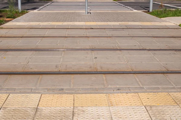 Cruce Peatonal Las Vías Del Tranvía Cerca Fondo —  Fotos de Stock