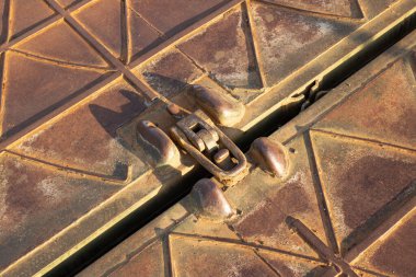 Duvar köprüsünün metalleşmesi.