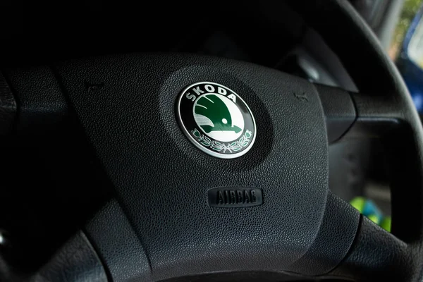 Belarus Novopolotsk 24Settembre 2021 Skoda Badge Sul Volante Auto Primo — Foto Stock