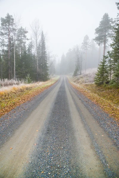 dar boş çakıl yol