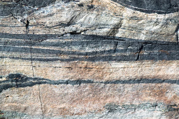 Close-up de uma pedra com diferentes camadas horizontais — Fotografia de Stock