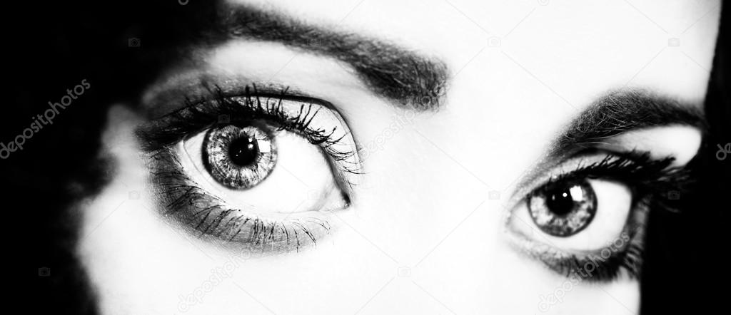 close up of a womans eyes 