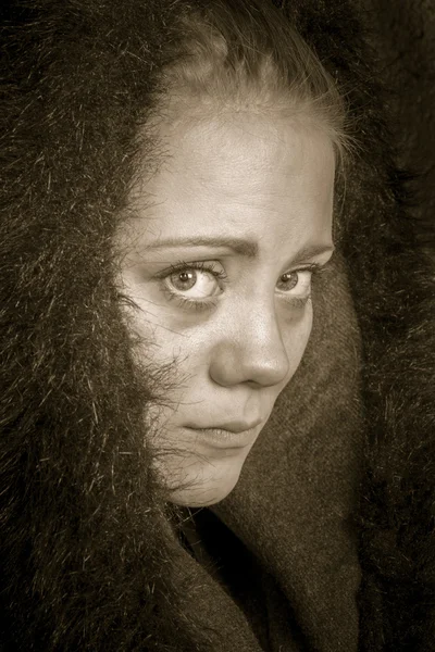 genç kadın yoksul dilenci yarı profil