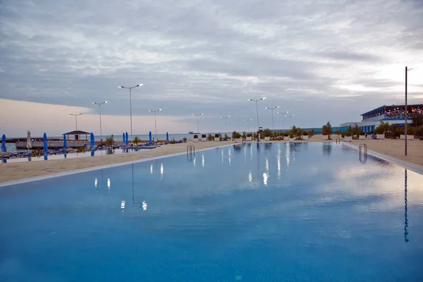 Reflection Clouds Falls Pool Swimming Pool Cloud Reflections Infinity Pool — Stock Photo, Image