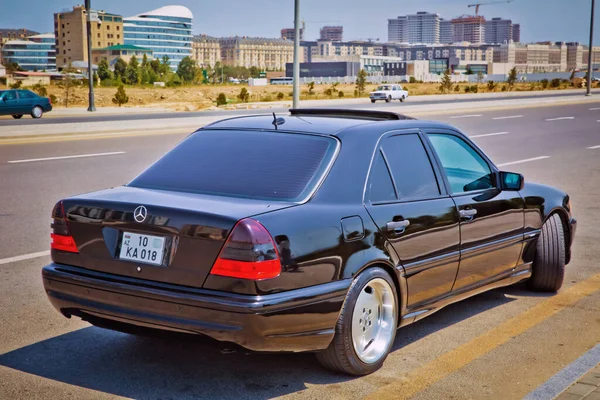 아제르바이잔의 2020 Mercedes 230 1999 Black Color Back Car — 스톡 사진