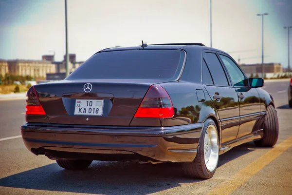 Баку Азербайджан 2020 Mercedes 230 1999 Black Color Задняя Часть — стоковое фото