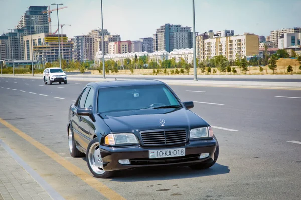 Баку Азербайджан 2020 Mercedes 230 1999 Black Color Стокове Зображення