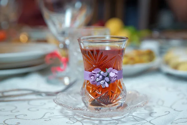 Schwarzer Türkischer Tee Birnenförmigem Glas Traditioneller Aserbaidschanischer Aromatischer Tee Armudubecher — Stockfoto