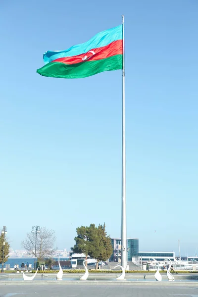 Baku Azerbaijan 2021 Bendera Nasional Azerbaijan Latar Belakang Langit Biru Stok Foto