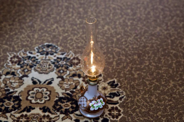 Lâmpada Lanterna Óleo Querosene Vintage Queimando Com Uma Luz Brilho — Fotografia de Stock