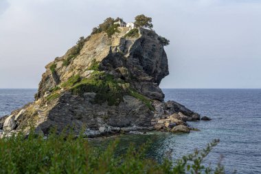 Ünlü film müzikali Mama Mia 'da Vaftizci Yahya' nın şapeli, Yunanistan 'daki Ege Denizi' nde the Ege Adası 'ndaki bir kaya parçasının tepesinde dramatik bir şekilde yer alıyor..