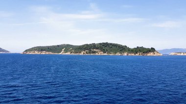 4K 'daki küçük bir adanın havadan görünüşü