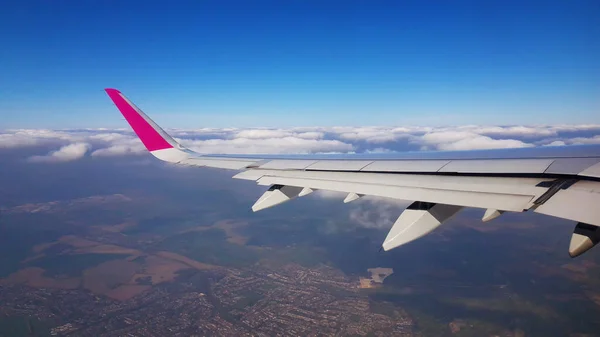 Aerial footage from the window on a Wizzair airplane . 15. 09. 2019, UK. — Stock Photo, Image