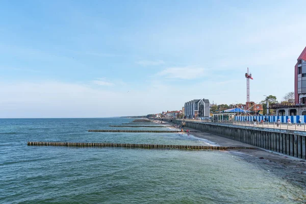 Zelenogradsk Rusko Září 2020 Promenáda Zelenogradsku Chodci Kavárnami Restauracemi Slunečného — Stock fotografie