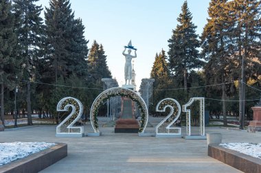 MOSCOW, RUSSIA - 12 Aralık 2020: Kuzey Nehri Terminali - Moskova 'daki nehir taşımacılığının yolcu terminali. North River Terminali, Moskova 'da yeni yıl ve Noel süslemeleri ile yeniden inşa edildikten sonra