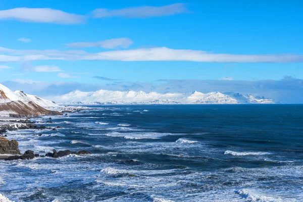 Hermosa Vista Invierno Del Pintoresco Océano Atlántico Islandia Una Ola — Foto de Stock