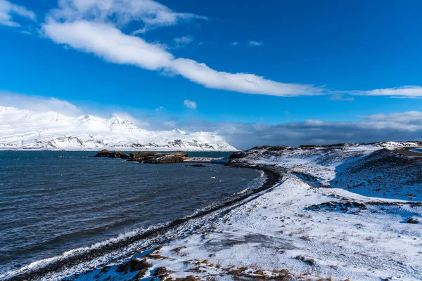 Зимний Вид Живописный Атлантический Океан Исландии Волны Атлантического Океана Достигли — стоковое фото