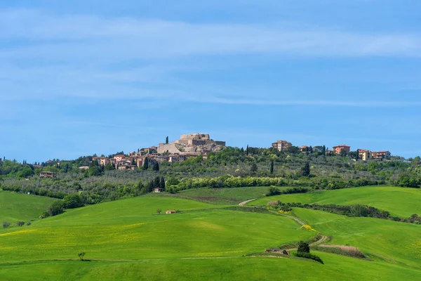 Verbazingwekkende Lente Kleurrijke Landschap Typisch Toscaans Landschap Het Voorjaar Met — Stockfoto