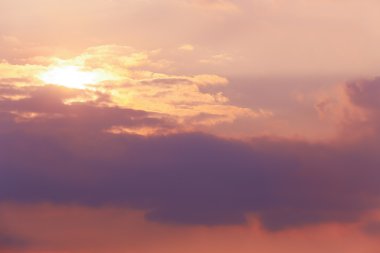 bulutlu gökyüzü günbatımı