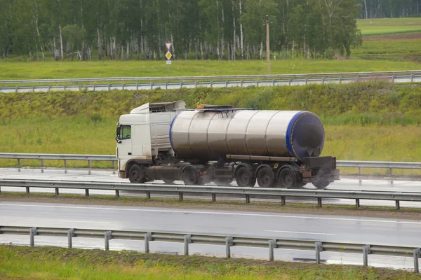 Yakıt tankeri kamyon — Stok fotoğraf