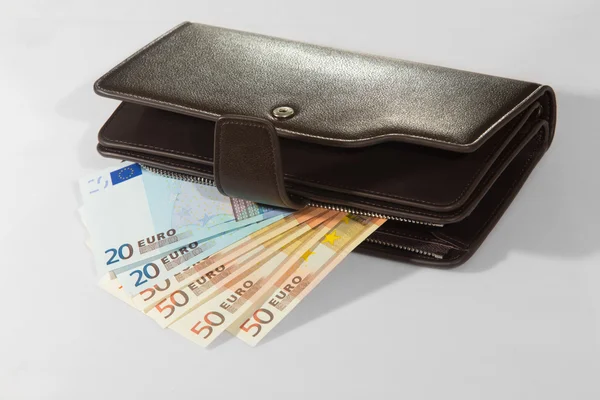 Banconote in euro nella borsa di cuoio — Foto Stock