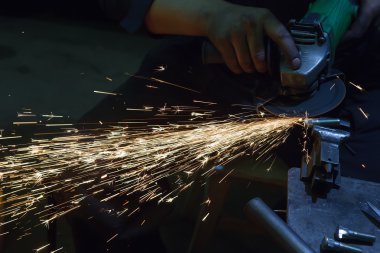 Öğütücüden kıvılcımlar