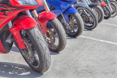 motosiklet üzerinde park