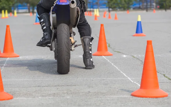 Motocyklista na start konkurencji — Zdjęcie stockowe