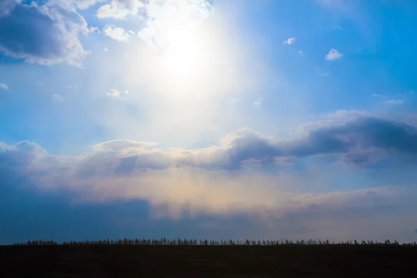 Pôr do sol no céu nublado — Fotografia de Stock