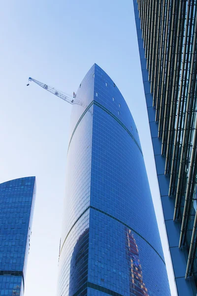 Modern felhőkarcolók elleni ég — Stock Fotó