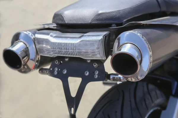 Потужні мотоциклетні вихлопні труби — стокове фото