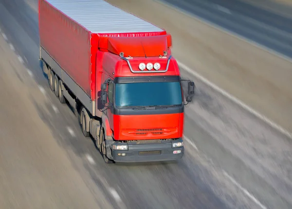 Big Powerful Truck Moves Highway — Stock Photo, Image