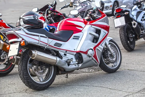 Poderosas Motocicletas Estacionamento Asfalto — Fotografia de Stock