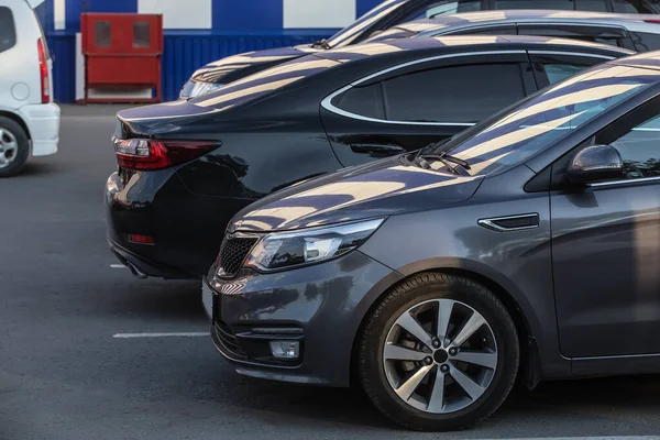 Liczba Aut Zewnątrz Parkingu — Zdjęcie stockowe