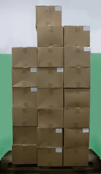 Kartónové Krabice Paletě Skladišti Zdi Zblízka — Stock fotografie