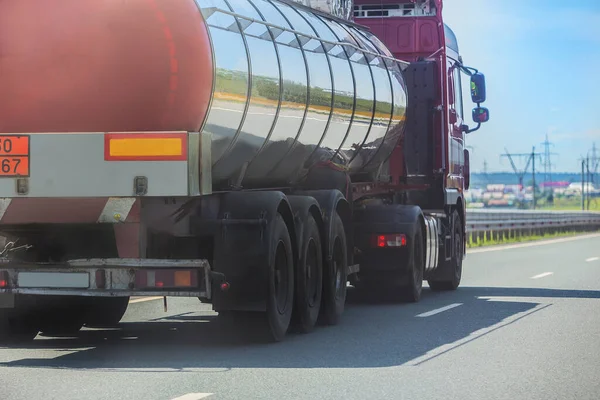 Gran Camión Cisterna Gasolina Carretera — Foto de Stock