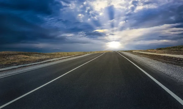 Hermoso Atardecer Sobre Carretera Del Campo — Foto de Stock