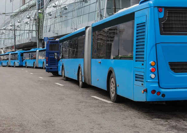 Bussen Geparkeerd Rij Bij Het Busstation Stad — Stockfoto