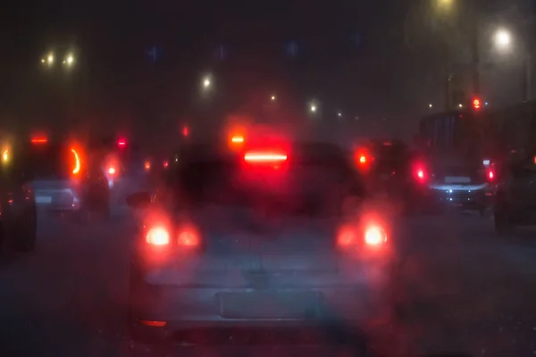 Tráfico Nocturno Una Carretera Invierno Ciudad — Foto de Stock