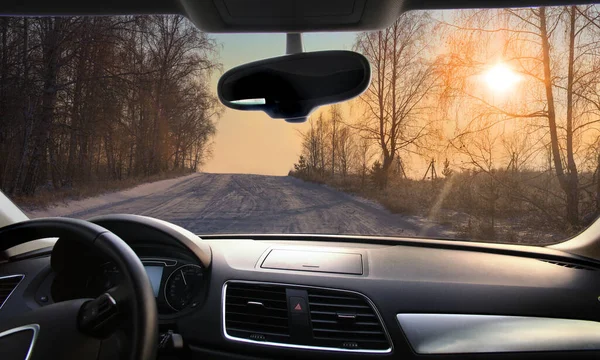 Vista Desde Coche Carretera Nevada Invierno Bosque Amanecer — Foto de Stock