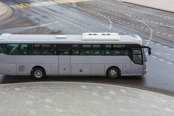 Autobús Turístico Mueve Encrucijada Ciudad Cerca — Foto de Stock