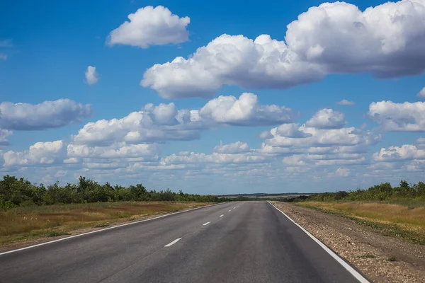 Paesaggio Estivo Con Strada Cielo — Foto Stock