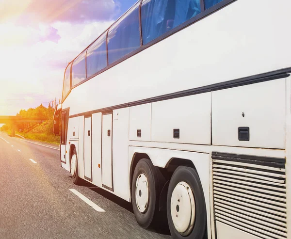 Turistický Autobus Jede Dálnici Zemi — Stock fotografie