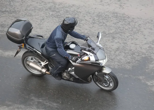 Motocycliste Sur Moto Déplace Sur Rue Ville — Photo