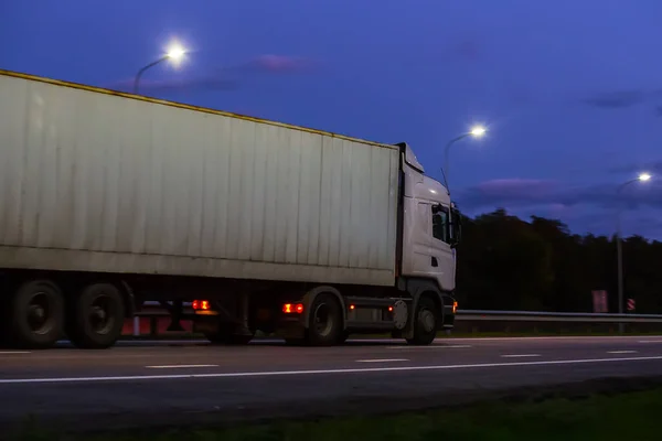 Camion Déplace Sur Autoroute Campagne Nuit — Photo