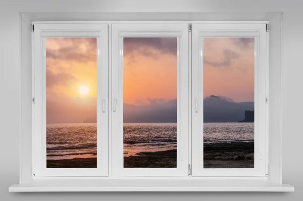 Vue Fenêtre Chambre Sur Magnifique Coucher Soleil Sur Mer — Photo
