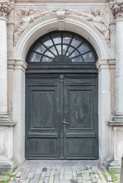 Hermosas Puertas Arqueadas Madera Vintage Cerca —  Fotos de Stock